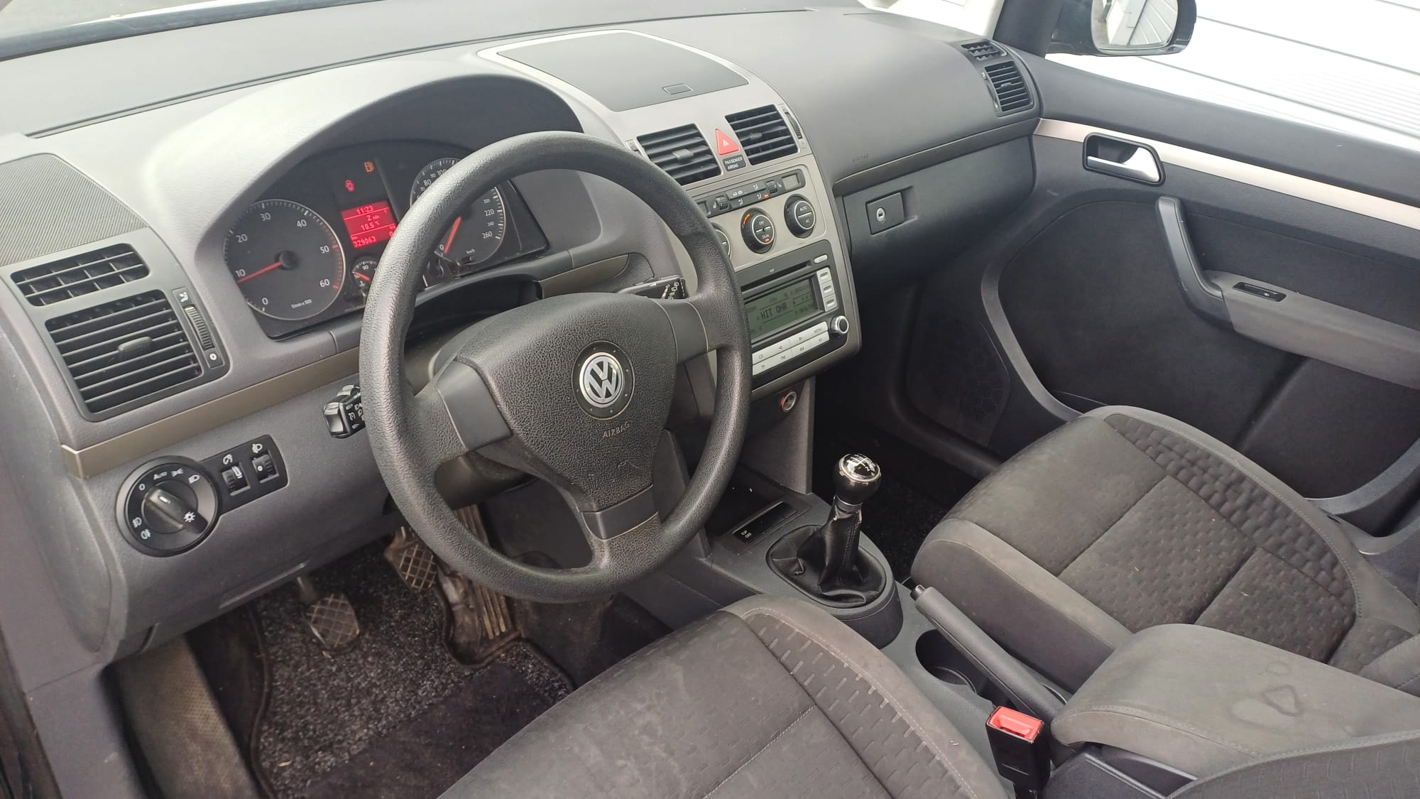 VW Touran 1,9 TDI-Klima-5 Sitzer – Bild 5